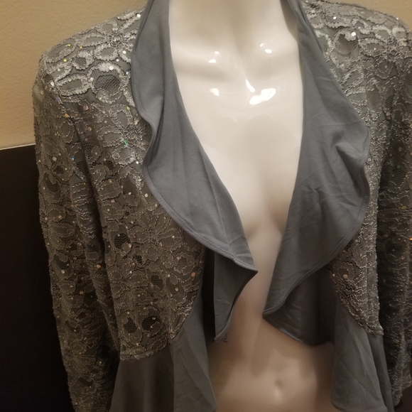 R&M RICHARD CAPE.. - Picture 2 of 7